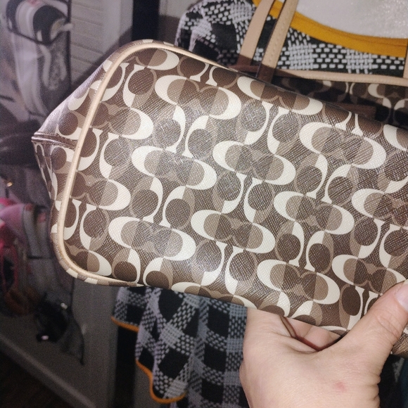 Coach Park Metro Brown and Tan Dream Signature tote EUC - Picture 3 of 8